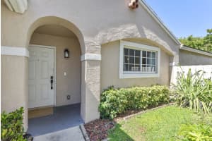 9800 9th Court, Plantation, FL 33324 - MLS#B26027686