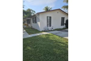 1002 Mcintosh Street, West Palm Beach, FL 33405 - MLS#B26027868