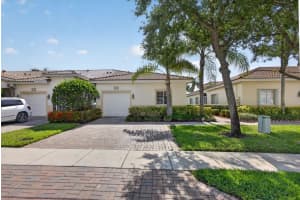 2344 Windjammer Way, West Palm Beach, FL 33411 - MLS#B26028136