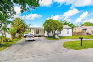 921 43rd Street, West Palm Beach, FL 33407 - MLS#B26028320