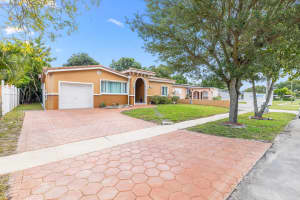 321 72nd Terrace, Hollywood, FL 33024 - MLS#B26028697