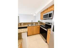 281 Palm Drive, Port Saint Lucie, FL 34986 - MLS#B26028703