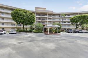 3900 Oaks Clubhouse Drive, Pompano Beach, FL 33069 - MLS#B26028837