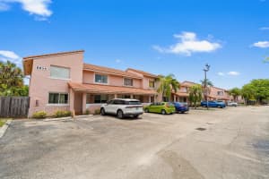 8039 Lake Drive, Doral, FL 33166 - MLS#B26029128