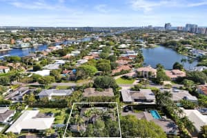 15 Minnetonka Road, Sea Ranch Lakes, FL 33308 - MLS#B26029310