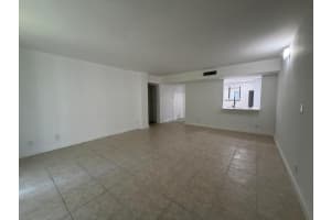 5220 Las Verdes Circle, Delray Beach, FL 33484 - MLS#B26029487