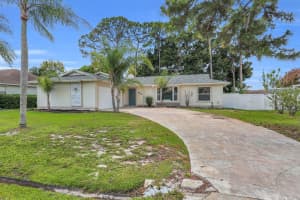 552 Eyerly Avenue, Port Saint Lucie, FL 34983 - MLS#B26029505