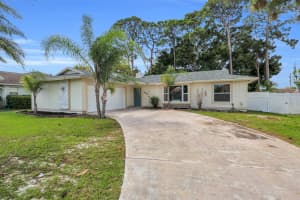 552 Eyerly Avenue, Port Saint Lucie, FL 34983 - MLS#B26029505