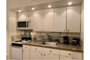 2710 Riverside Drive, Coral Springs, FL 33065 - MLS#B26029782