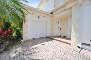 568 7th Square, Vero Beach, FL 32962 - MLS#B26029826