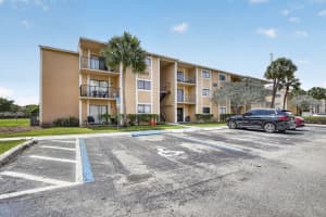 300 Palm Circle, Pembroke Pines, FL 33025 - MLS#B26030057