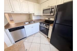 2737 S Oakland Forest 202, Oakland Park, FL 33309, Oakland Park, FL 33309 - MLS#B26031047
