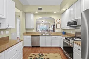 25 Harbour Isle Dr W 205, Fort Pierce, FL 34949, Fort Pierce, FL 34949 - MLS#B26031390