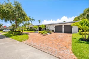 2811 53rd Court, Lighthouse Point, FL 33064 - MLS#B26031519