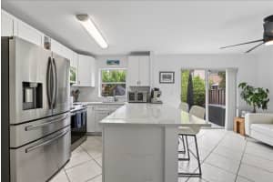 10870 12th Drive, Plantation, FL 33322 - MLS#B26031873
