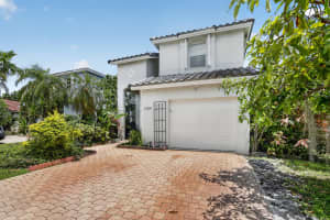 10690 2nd Circle, Pembroke Pines, FL 33026 - MLS#B26032144