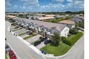 4715 Eucalyptus Drive, Hollywood, FL 33021 - MLS#B26032330