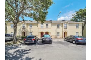 2749 Club Cortile Circle, Kissimmee, FL 34746 - MLS#B26032528