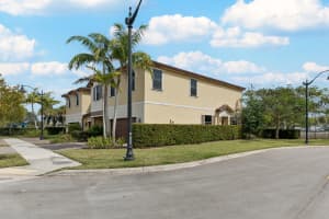 4622 Belgian Lane, Davie, FL 33314 - MLS#B26032745