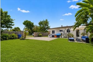995 156th Terrace, North Miami Beach, FL 33162 - MLS#B26032837