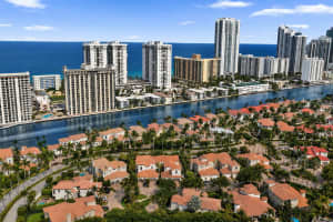 824 Spinnaker Dr E, Hollywood, FL 33019, - MLS#B26033178
