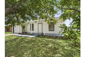 2575 1st Place, Vero Beach, FL 32962 - MLS#B26033510