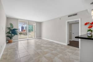 403 Sapodilla Avenue, West Palm Beach, FL 33401 - MLS#B26033562