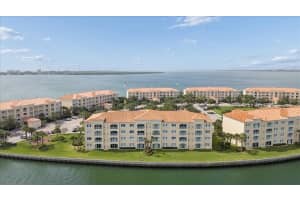 19 Harbour Isle Dr Drive, Fort Pierce, FL 34949 - MLS#B26033627