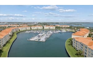 19 Harbour Isle Dr Drive, Fort Pierce, FL 34949 - MLS#B26033627