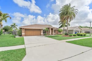 112 Laurel Way, Royal Palm Beach, FL 33411 - MLS#B26033846