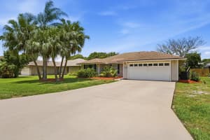 724 24th Square, Vero Beach, FL 32962 - MLS#B26034445