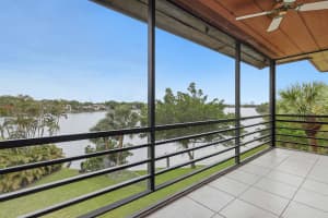 661 195th Street, Miami, FL 33179 - MLS#B26034594