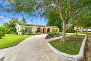 240 Lake Drive, Coconut Creek, FL 33066 - MLS#B26034599