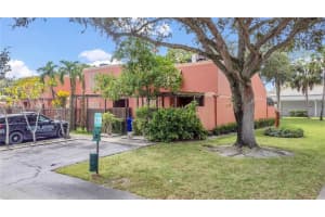 1490 Laguna Lane, Pembroke Pines, FL 33026 - MLS#B26034730