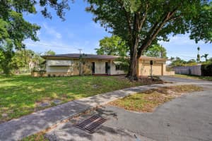 5200 8th Street, Plantation, FL 33317 - MLS#B26035031