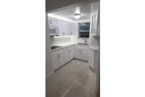 210 Fontainebleau Boulevard, Miami, FL 33172 - MLS#B26035268