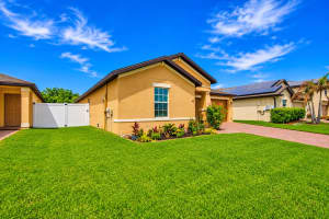 4242 Thurso Way, Fort Pierce, FL 34947 - MLS#B26035295