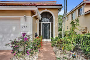 12434 Crystal Pointe Drive, Boynton Beach, FL 33437 - MLS#B26035478