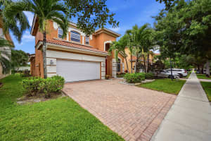 421 Gazetta Way, West Palm Beach, FL 33413 - MLS#B26035486