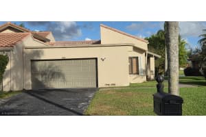 566 Village Lake Drive, Weston, FL 33326 - MLS#B26035505