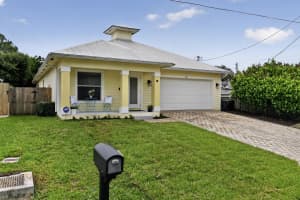 798 33rd Street, Palm City, FL 34990 - MLS#B26035682
