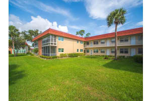 105 Spring Lake Court, Vero Beach, FL 32962 - MLS#B26035928