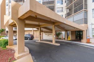 900 Saint Charles Place, Pembroke Pines, FL 33026 - MLS#B26035956