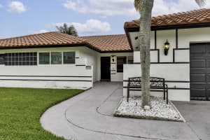 6440 Olde Moat Way, Davie, FL 33331 - MLS#B26036114