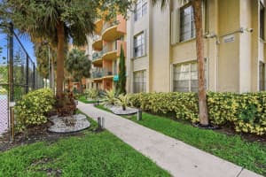 9360 Fontainebleau Boulevard, Miami, FL 33172 - MLS#B26036158