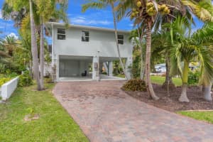 2510 Lake Dr Drive, Boynton Beach, FL 33435 - MLS#B26036186