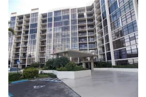 600 Parkview Drive, Hallandale Beach, FL 33009 - MLS#B26036634
