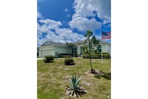 424 Ridgecrest Drive, Port Saint Lucie, FL 34953 - MLS#B26036973