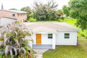 1110 22nd Street, Fort Pierce, FL 34950 - MLS#B26037226