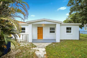 1110 22nd Street, Fort Pierce, FL 34950 - MLS#B26037226
